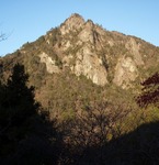 賀野神社から仰ぐ雪彦山